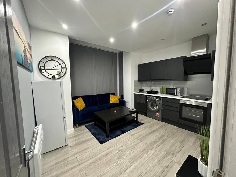 Luxurious 2 Bedroom Flat * Beeston Hill